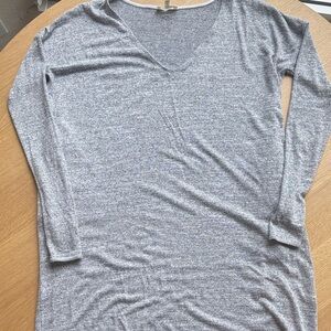 Aritzia grey v neck dress with pockets size XS